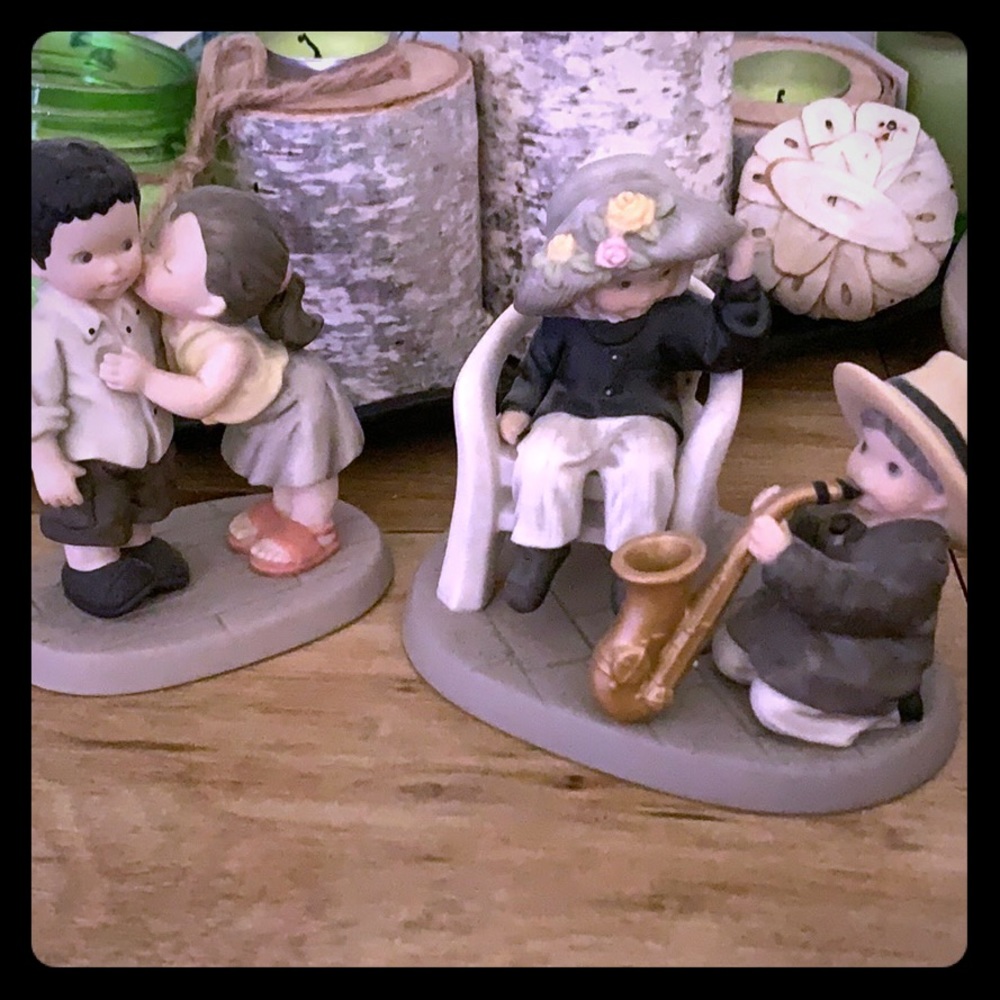 Set of 2 Kim Anderson couple figurines